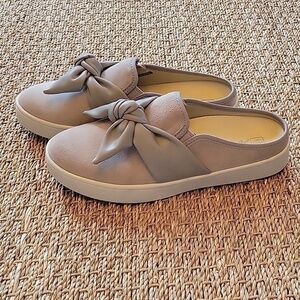 SPENCO gray bow tie slip-on suede slide shoes.  Size 8